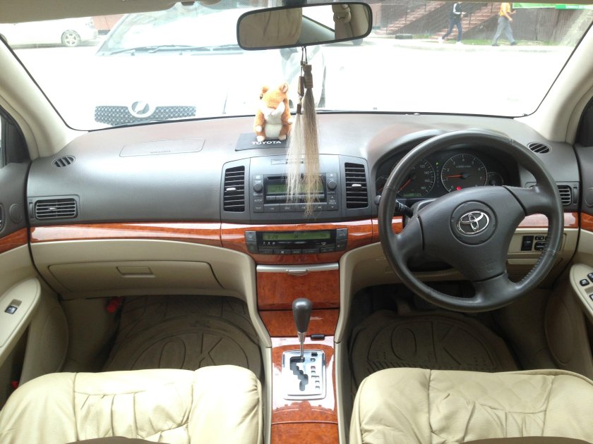 Тойота Премио 2005 года