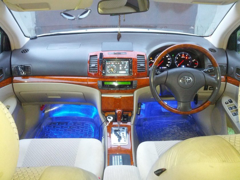 Тойота Премио панель