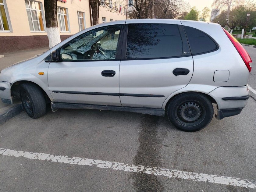 Nissan tino 1998 2003