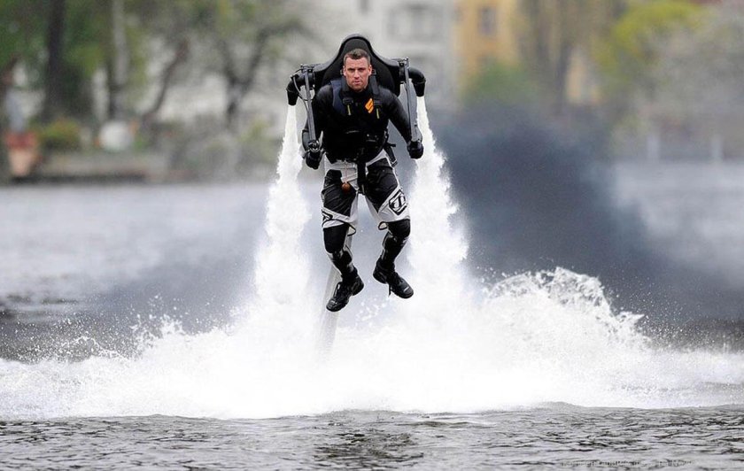 Реактивный ранец Джеймс Бонд