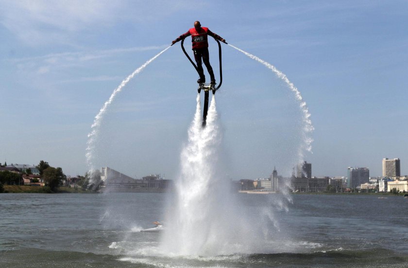 Водный аттракцион на струе