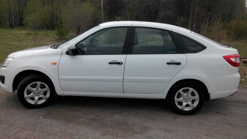 Лада Гранта лифтбэк бела