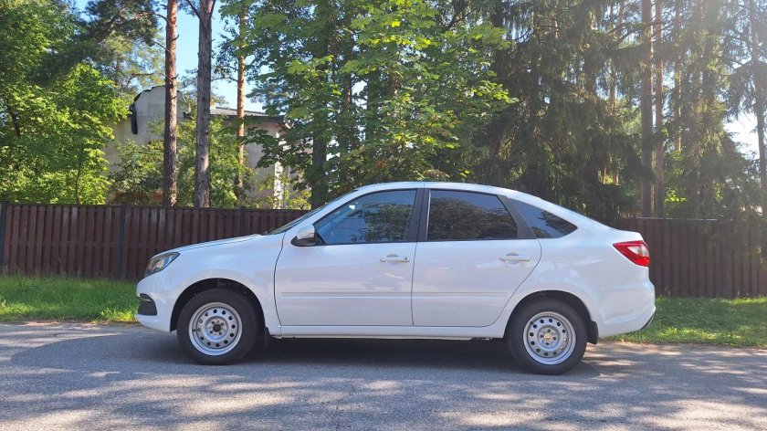 Гранта лифтбек 2023