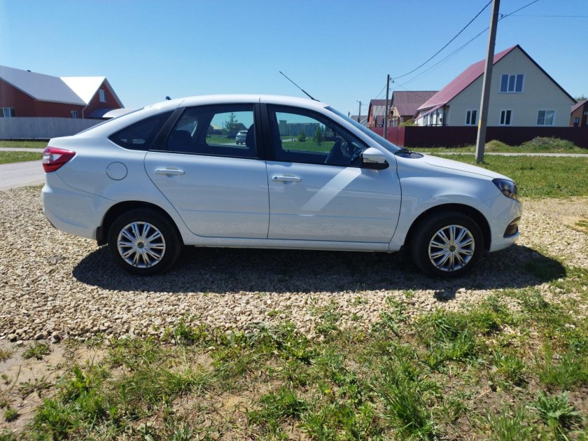 Гранта лифтбек 2023