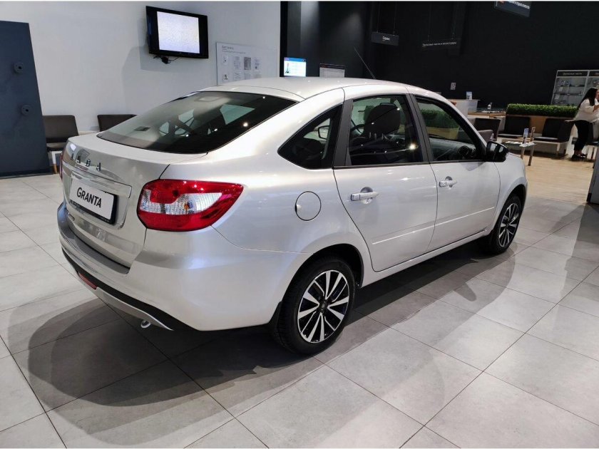 Гранта лифтбек 2024