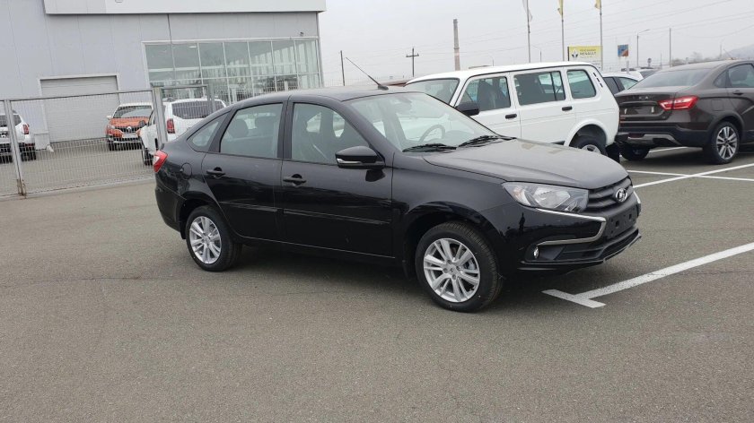 Лада Гранта лифтбек 2 черный