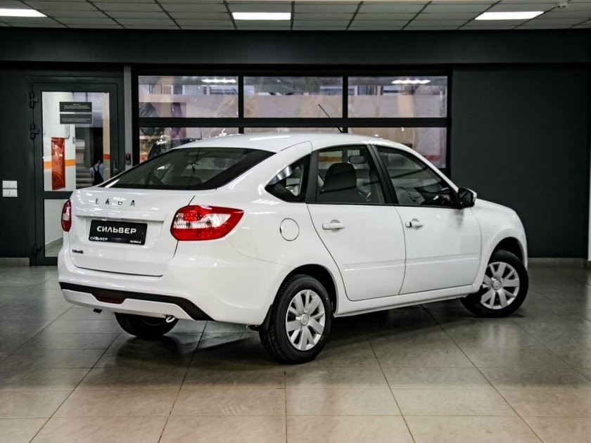 Гранта лифтбек 2023