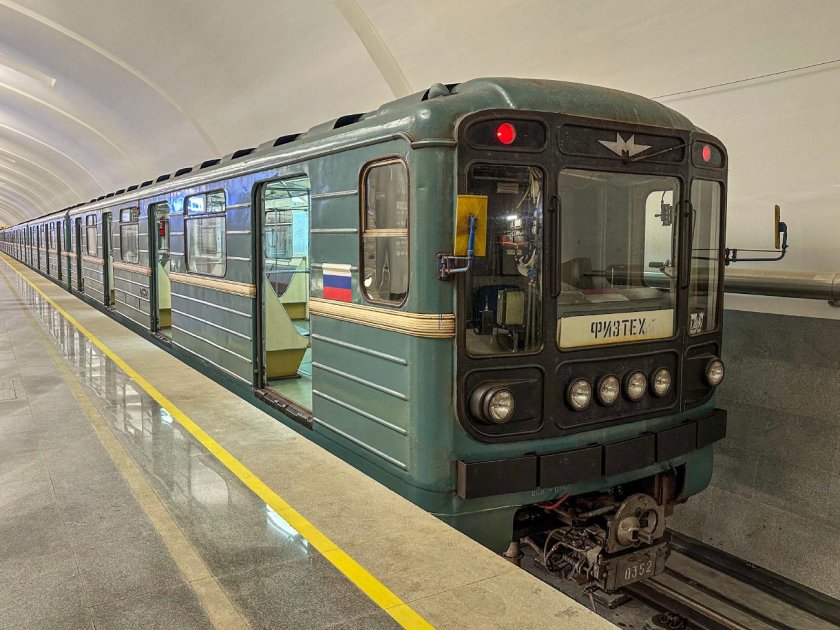 Метро Москвы обои на телефон вертикальные