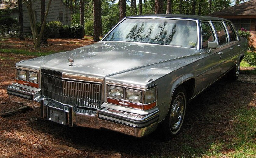 Cadillac Brougham 1989