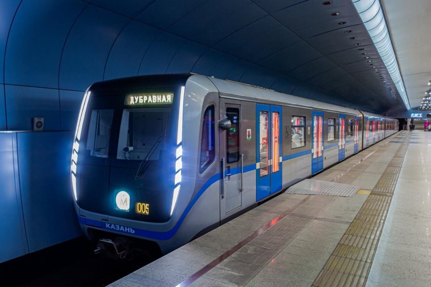 Поезд метро казань
