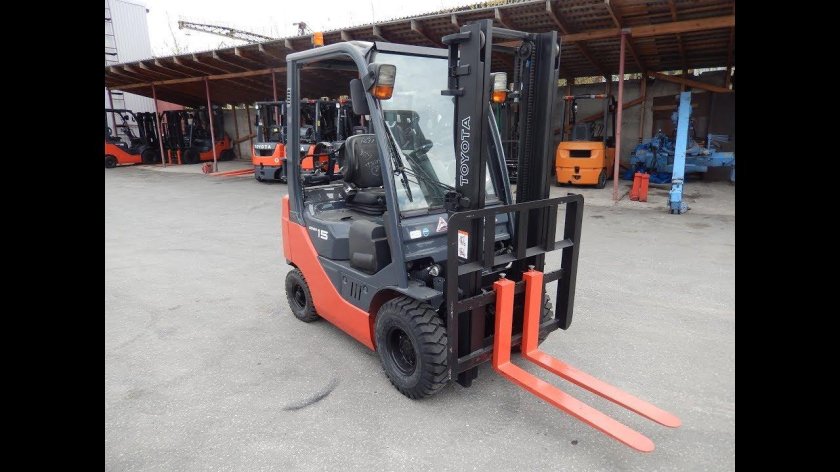 Вилочный погрузчик toyota
