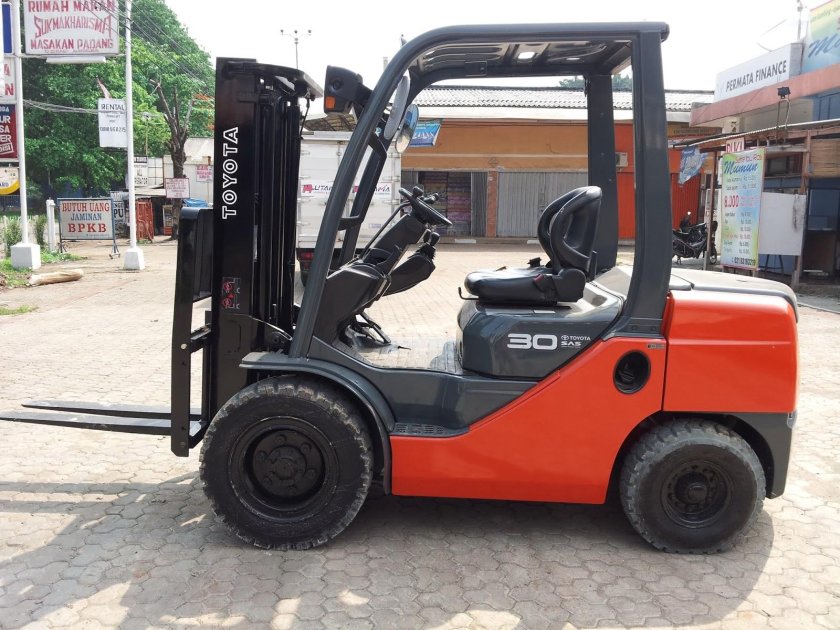 Тойота 8 fd30 ( вилочный погрузчик