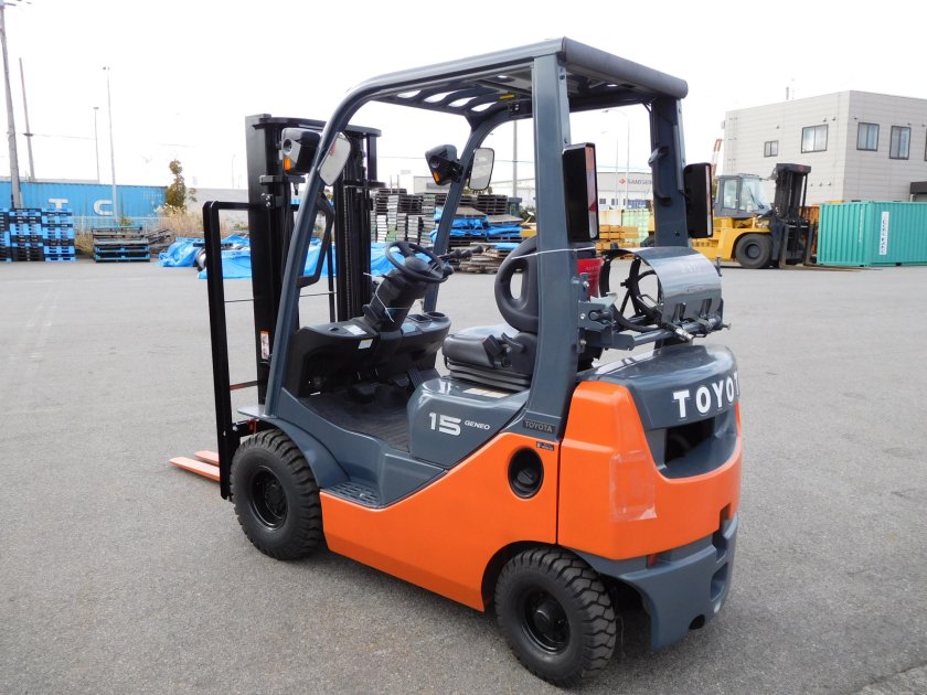 Погрузчик вилочный Тойота 1.5т дизель с кабиной