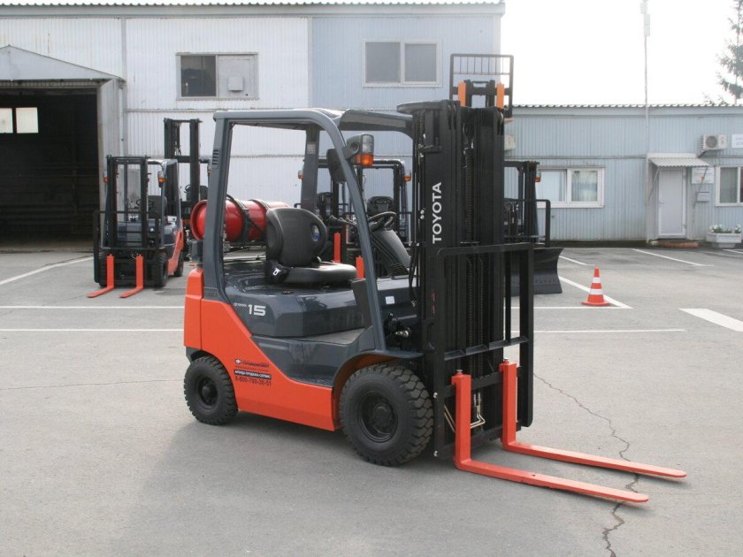 Тойота погрузчик вилочный 1.5т
