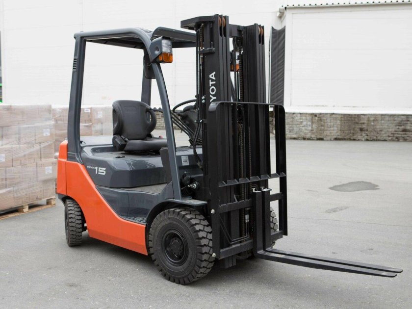 Погрузчик вилочный 1.5 тонн Тойота