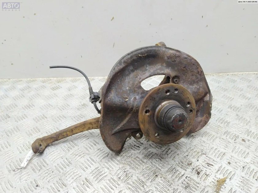 Кулак ступицы w202