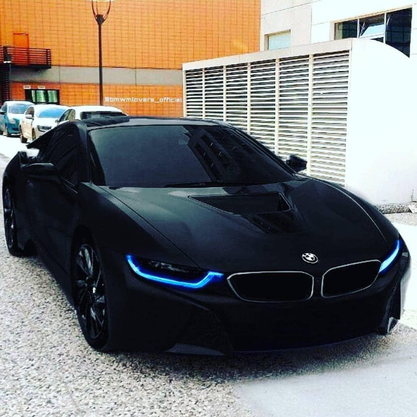 BMW i8 черная