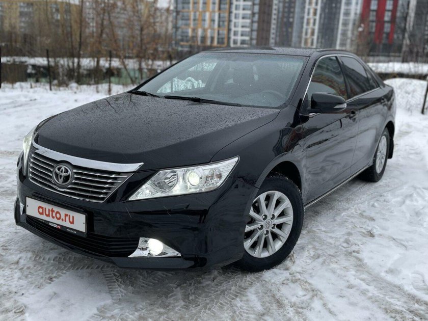 Черная тойота камри