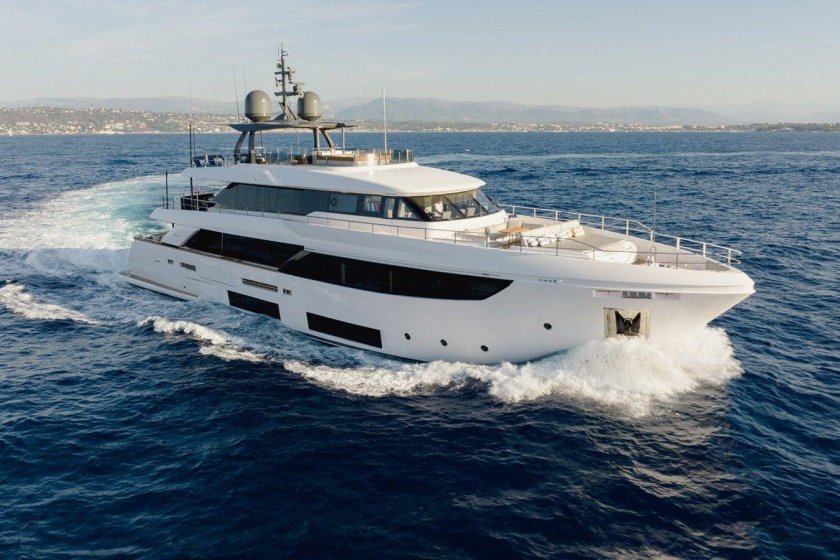 Custom line navetta 33