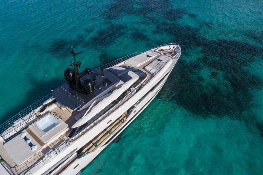 Беринг 120 яхта