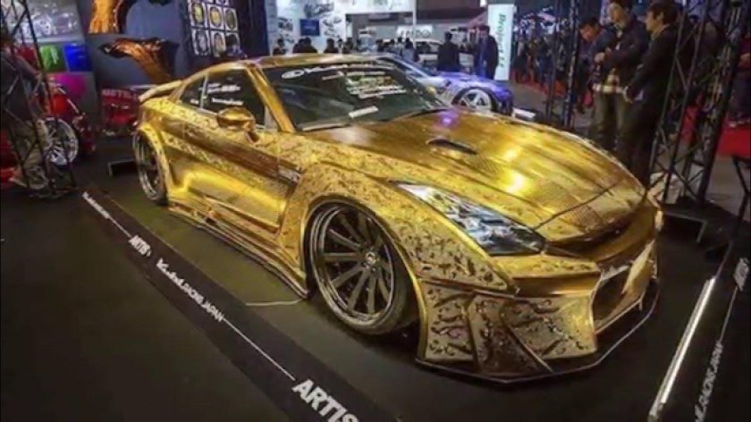 Золотой Nissan GTR Kuhl Racing