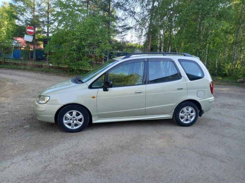 Тойота Спасио 1997