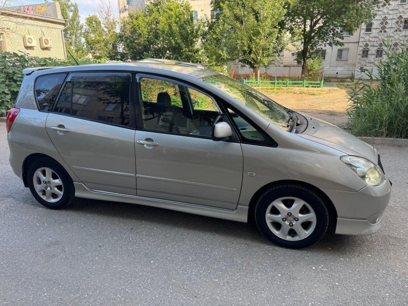 Тойота королла спасио 2002