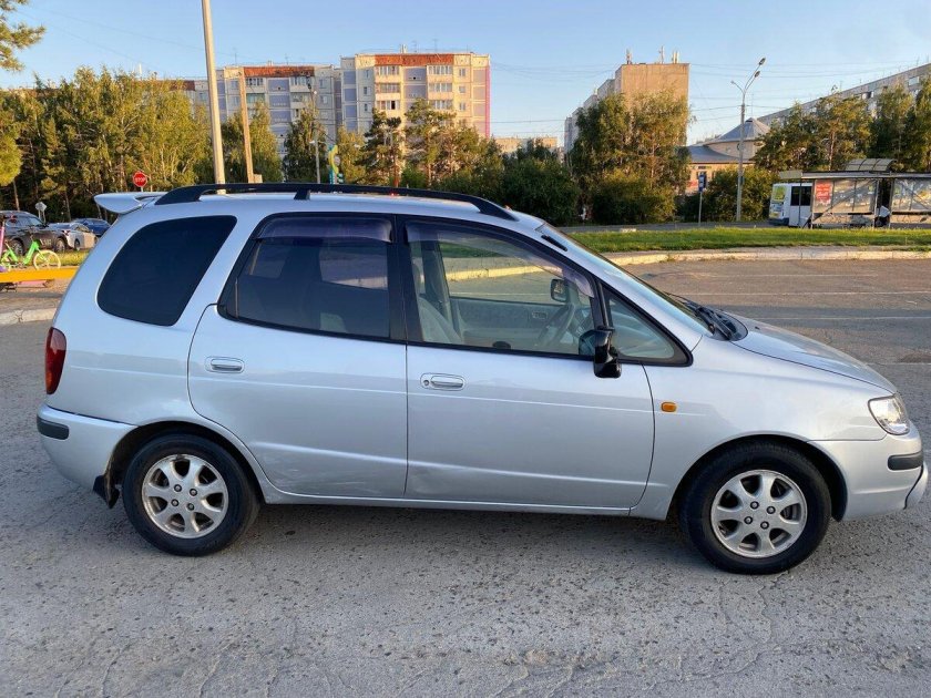 Тойота королла спасио 1999