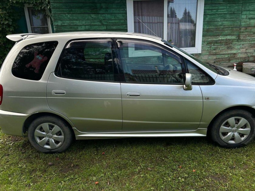 Тойота королла спасио 1999