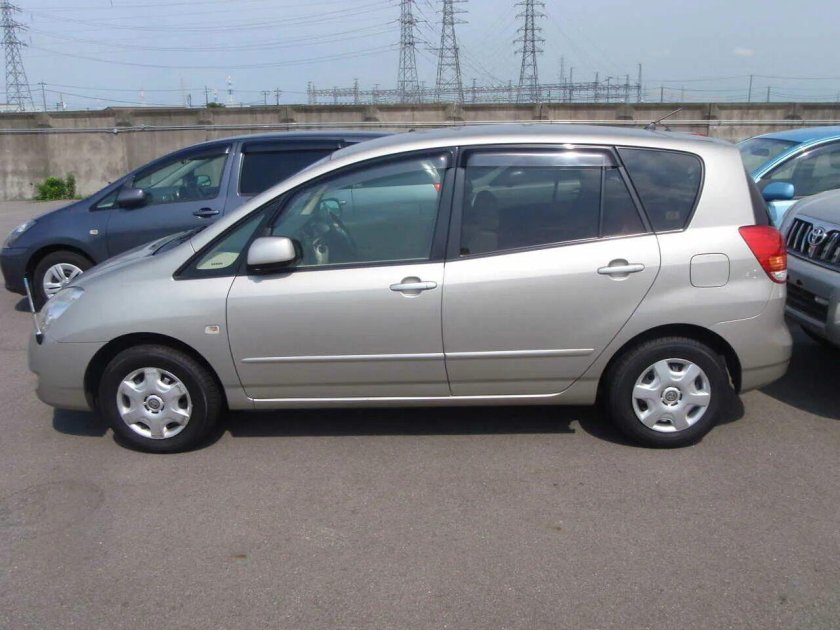 Тойота Королла Спасио 2004