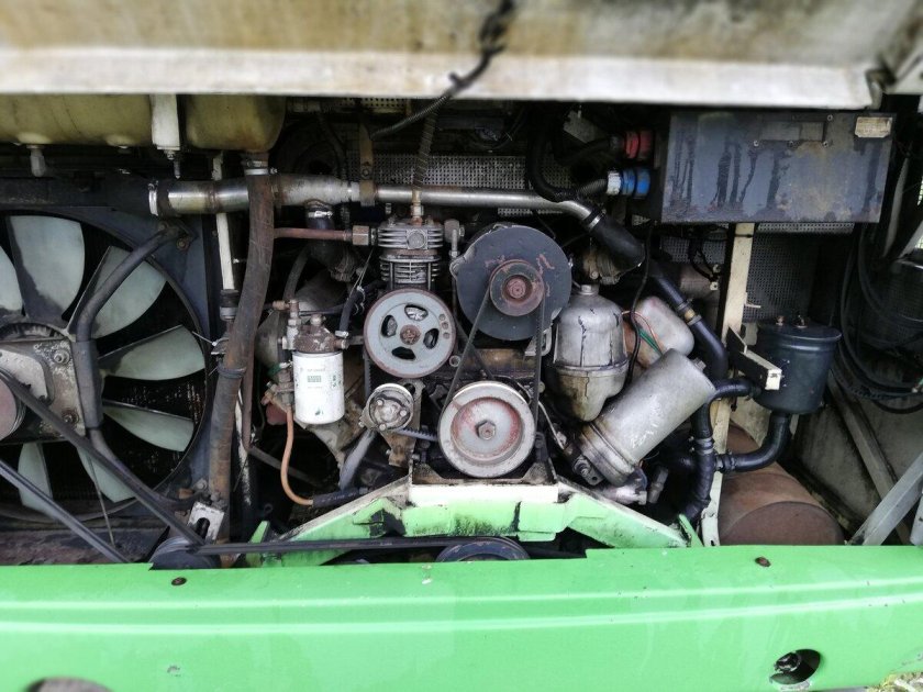 ЛАЗ-695 двигатель