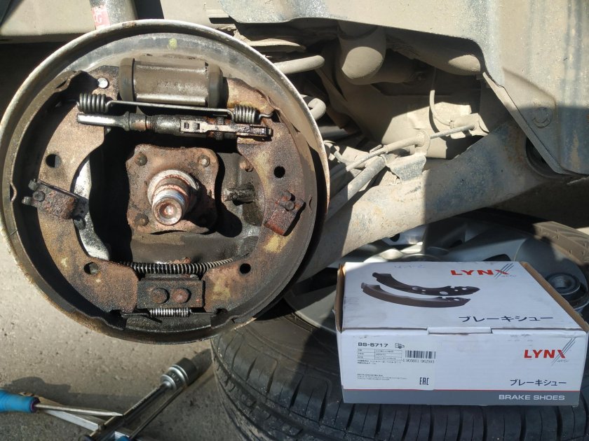 Задние колодки Ниссан ноут 1.6