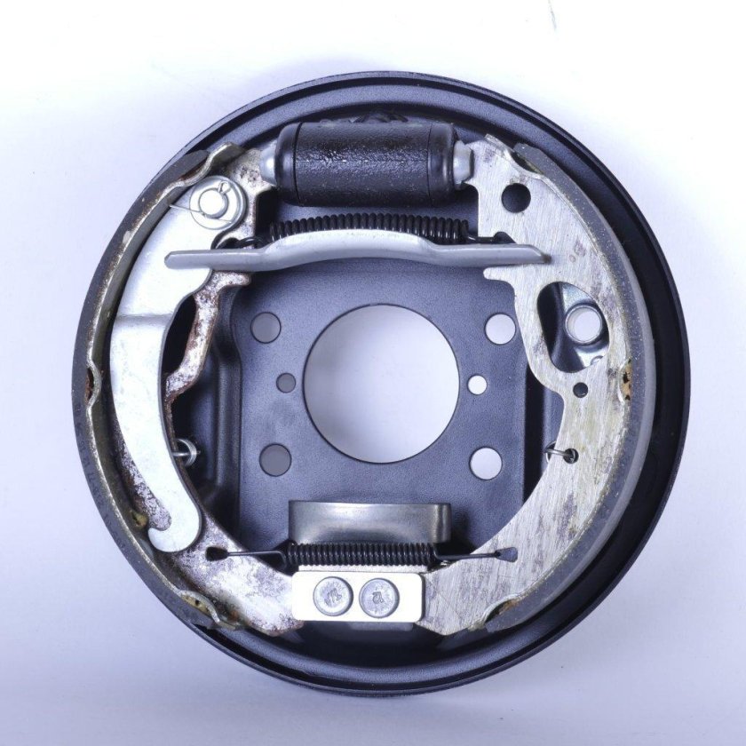 Щит опорный заднего тормоза ВАЗ 2108