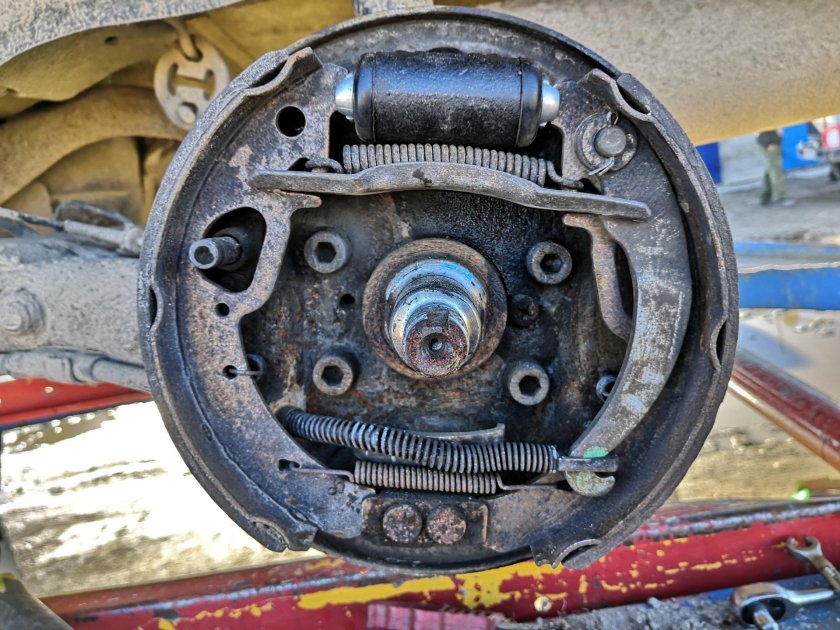 Задние барабаны Лада Гранта