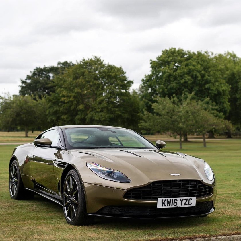 Астон Мартин