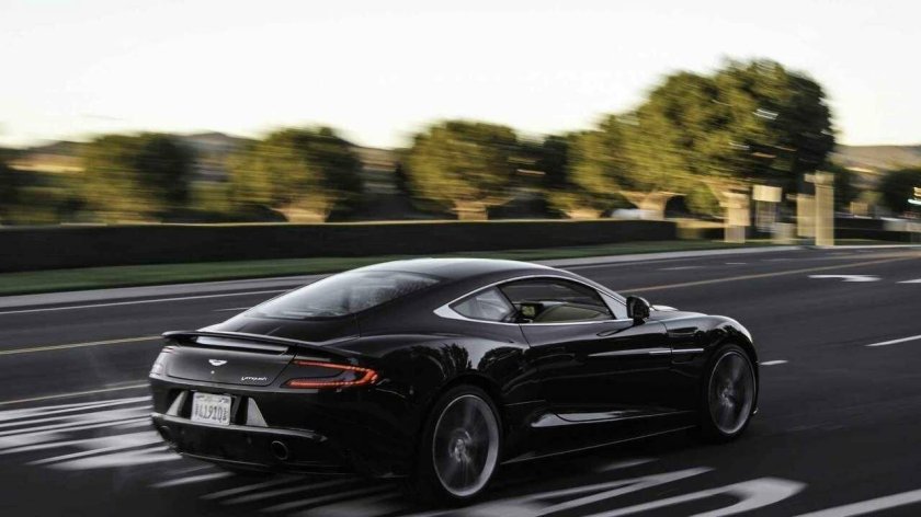 Астон Мартин черный