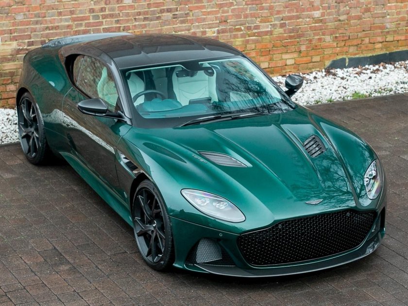 Aston Martin DBS Superleggera Green
