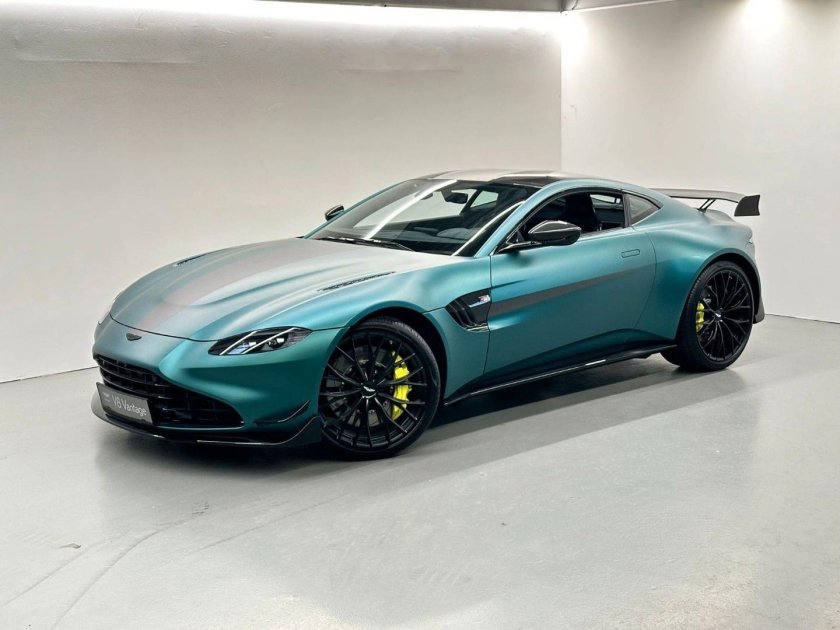 Aston martin v 12 vantage