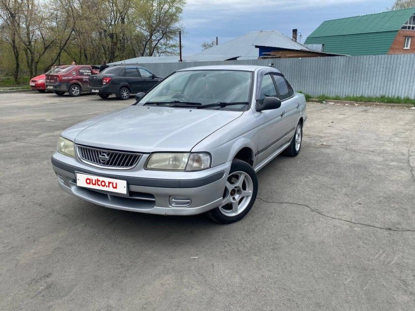 Nissan sunny 2000