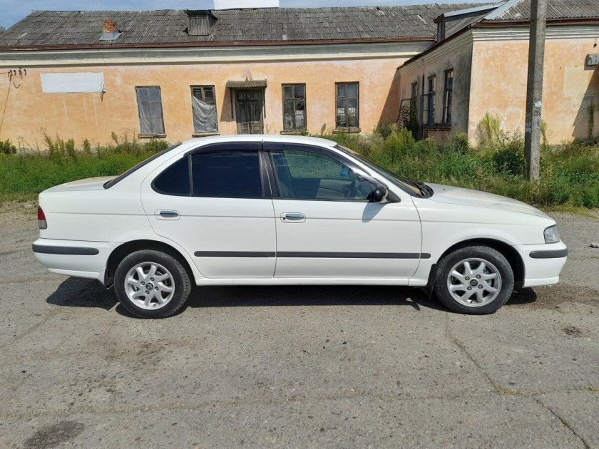 Ниссан Санни 2000