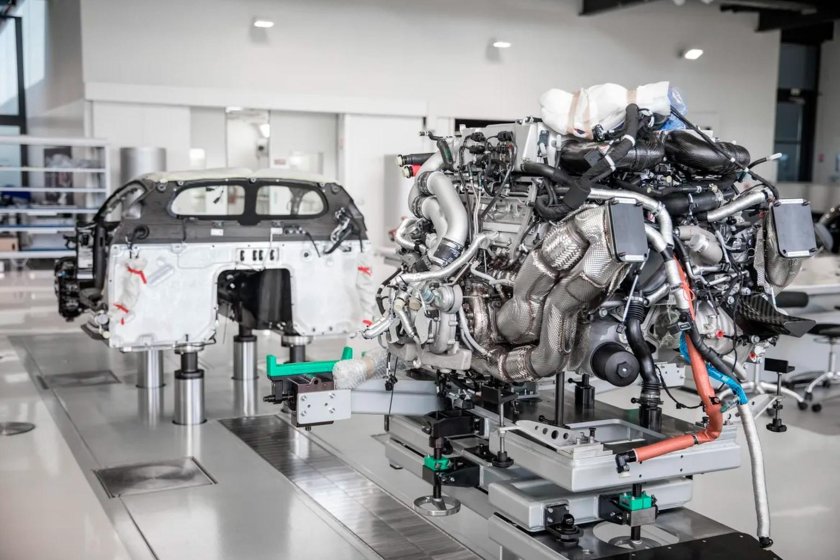 W16 двигатель Bugatti