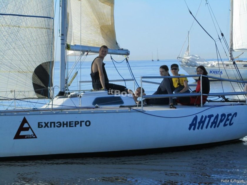 Яхта Четвертьтонник
