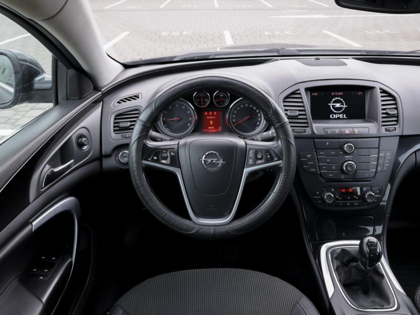 Opel insignia 2011 максимальная комплектация