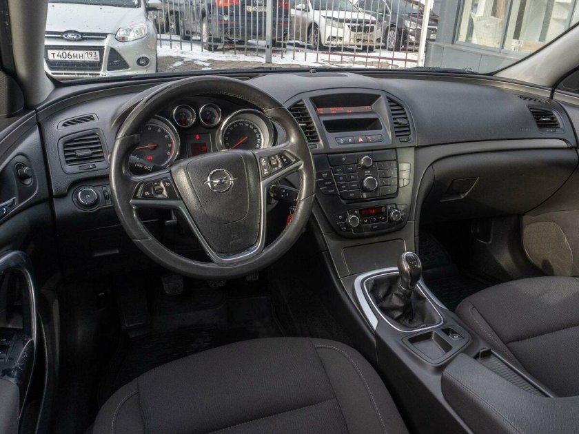 Опель инсигния 2011 1.8 механика