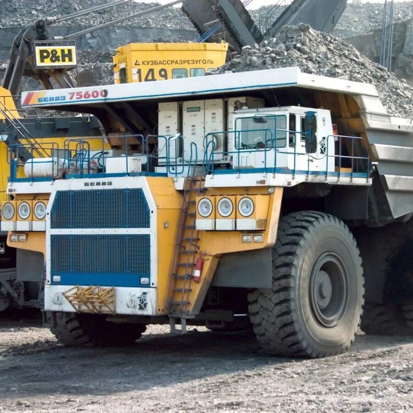 Белаз карьерный самосвал