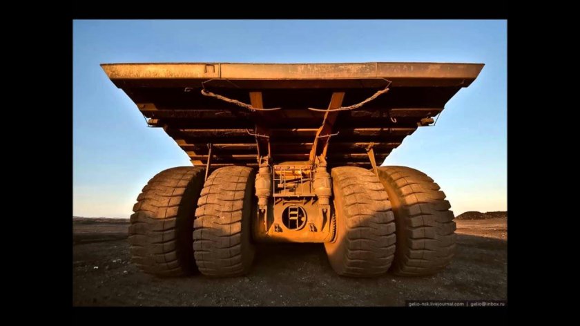 Карьерный самосвал белаз 75710