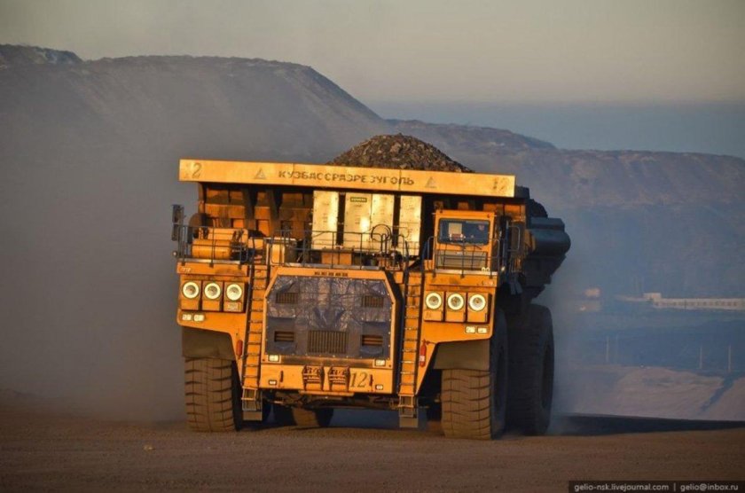 Карьерный самосвал белаз