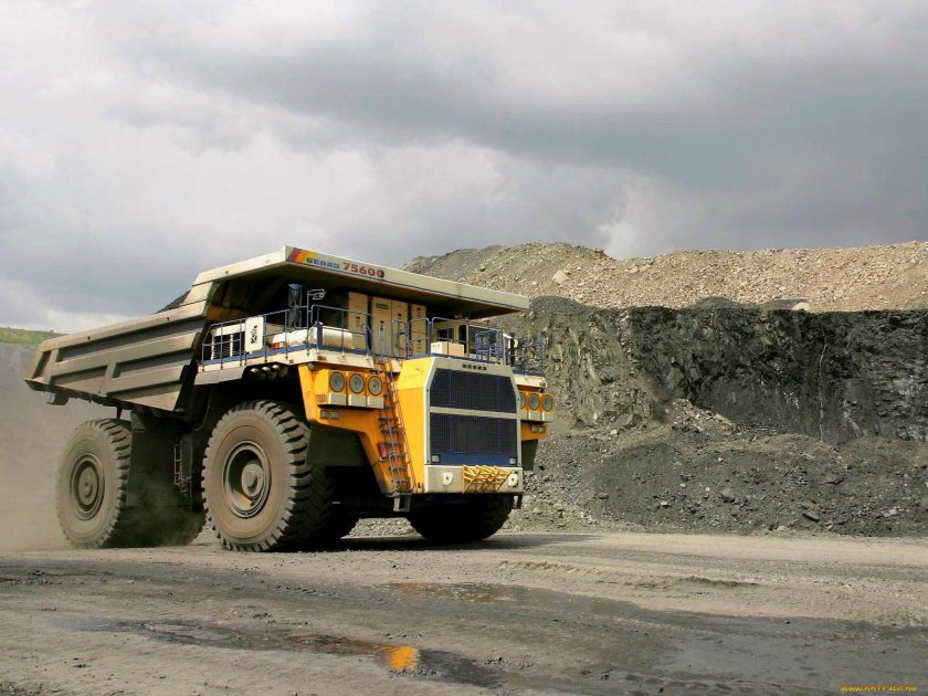 Карьерный самосвал белаз