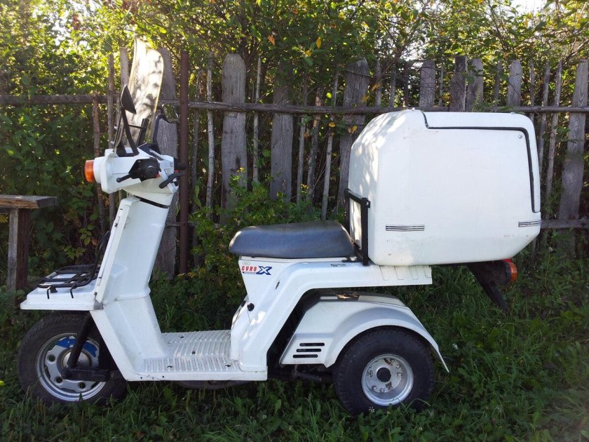 Трёхколёсный скутер Honda Gyro