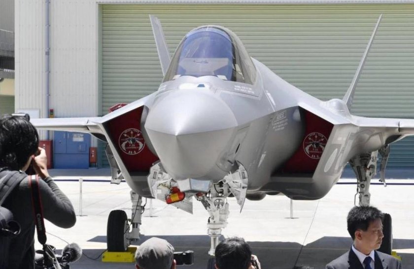 F 35 Японии